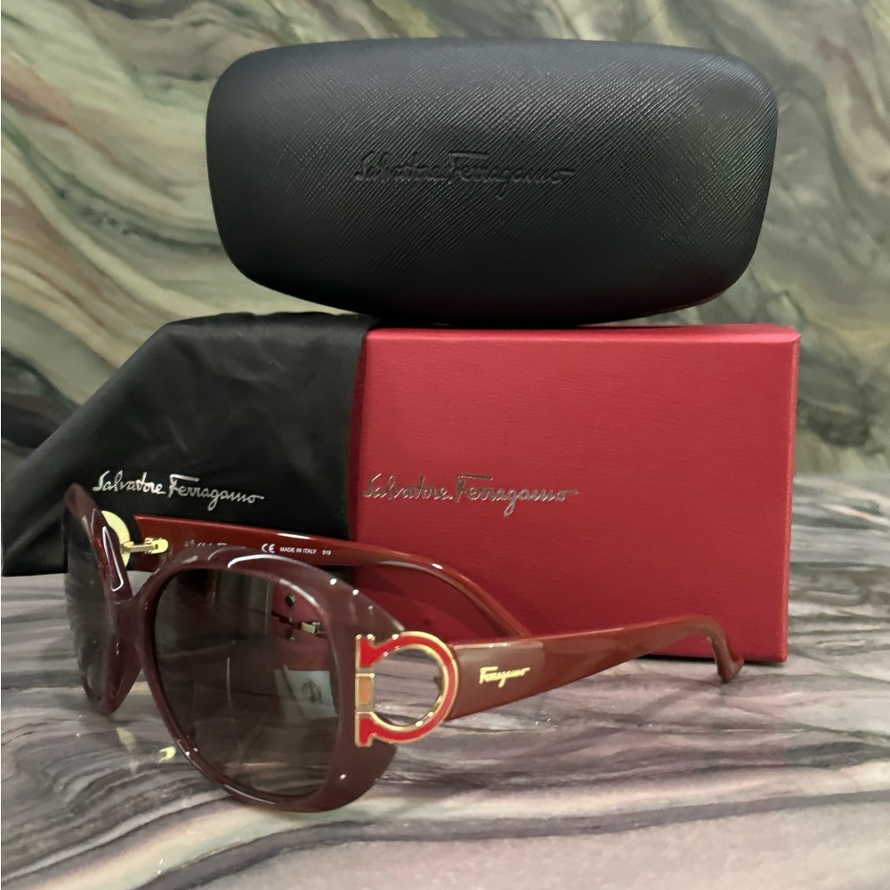 FERRAGAMO Gancini Sunglasses NIB Burgundy Dark Red & Gold Made in Italy - Picture 8 of 16